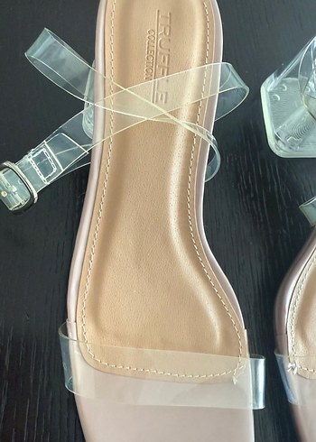 Diğer Bej Minimalist Kadın Sandalet Şeffaf Bantlı Şeffaf Topuklu