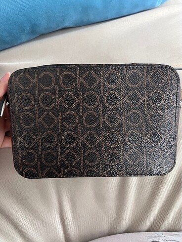 Beden Calvin Klein monogram çanta