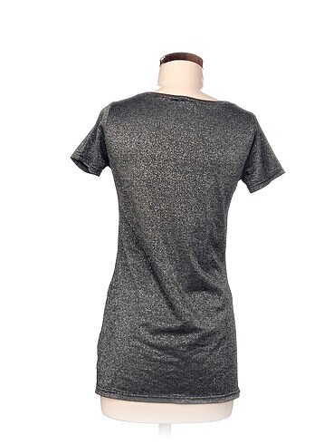 36 Beden Diğer T-shirt %70 İndirimli.