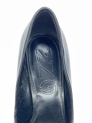 37 Beden siyah Renk Mango Stiletto %70 İndirimli.