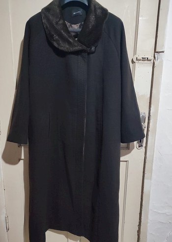 Kahverengi Yakalı Siyah Kaban - Görsel 7