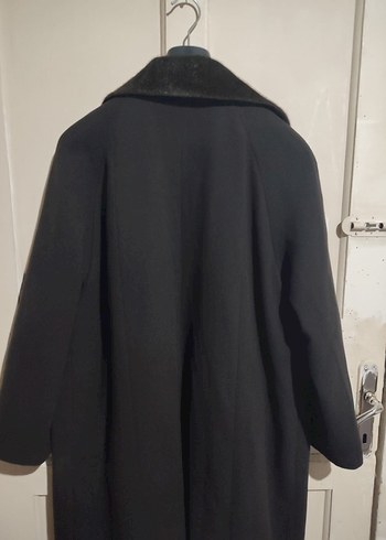 Kahverengi Yakalı Siyah Kaban - Görsel 2