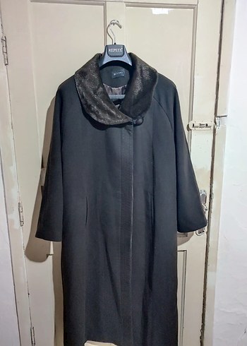 Kahverengi Yakalı Siyah Kaban - Görsel 5