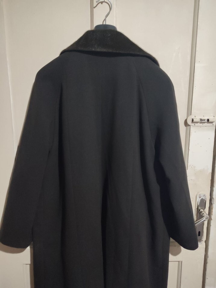 Kahverengi Yakalı Siyah Kaban - Görsel 2