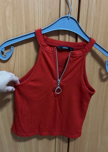 Kırmızı Fermuarlı Kısa Triko Kadın Atlet
