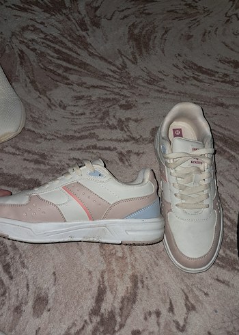 Beyaz Pastel Bağcıklı Kadın Spor Ayakkabı