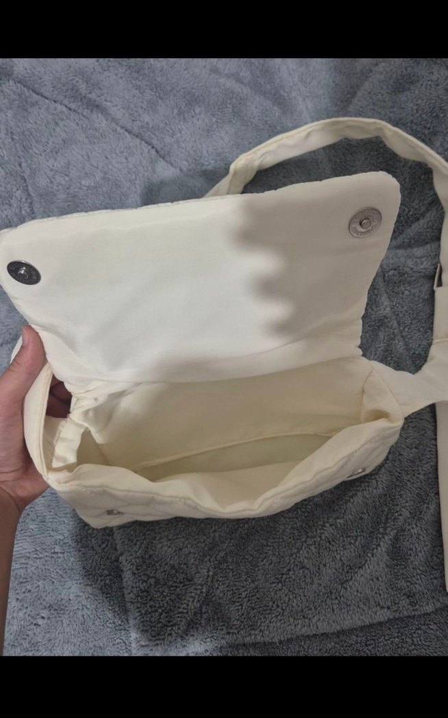 Kapitone Pofuduk Kadın Omuz Çantası - Görsel 3