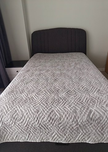 Gri Düz Desen Yatak Örtüsü