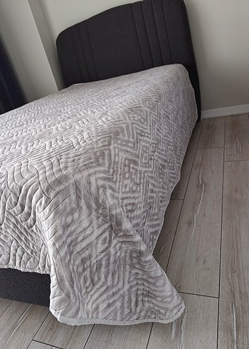 Beden Gri Düz Desen Yatak Örtüsü
