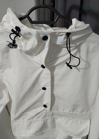 Düğmeli Beyaz Yağmurluk Zara - Görsel 3