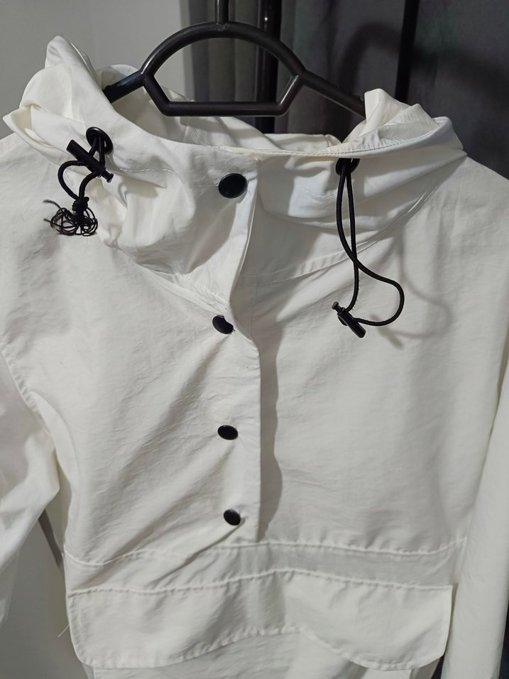 Düğmeli Beyaz Yağmurluk Zara - Görsel 3