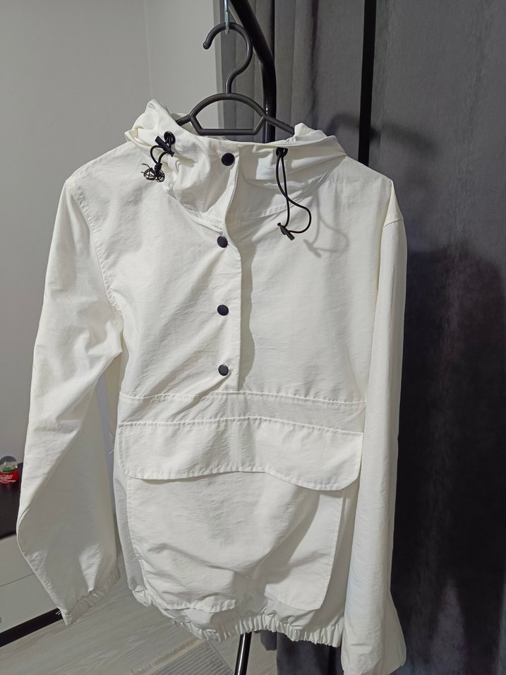 Düğmeli Beyaz Yağmurluk Zara - Görsel 2