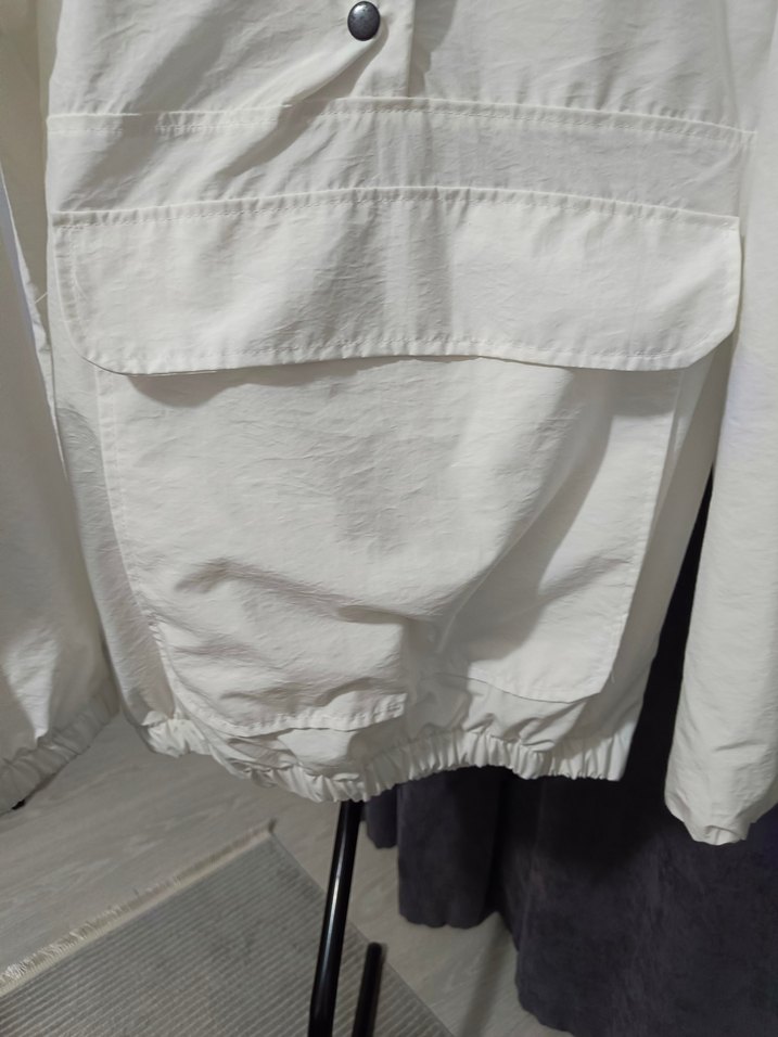 Düğmeli Beyaz Yağmurluk Zara - Görsel 4