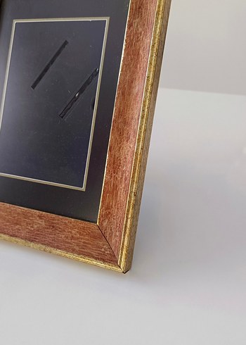 Diğer Altın Kenarlı Koyu Ahşap Çerçeve