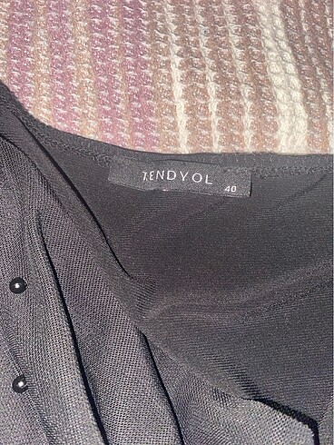 Trendyol & Milla siyah incili crop