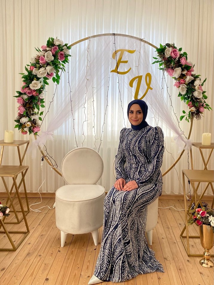 Uzun Kollu Gri Drapeli Bağlama Desenli Abiye Elbise - Görsel 2