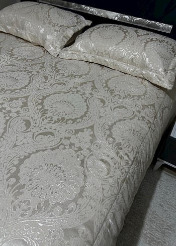 Elart İşlemeli Parlak Bej Yatak Örtüsü - Görsel 3