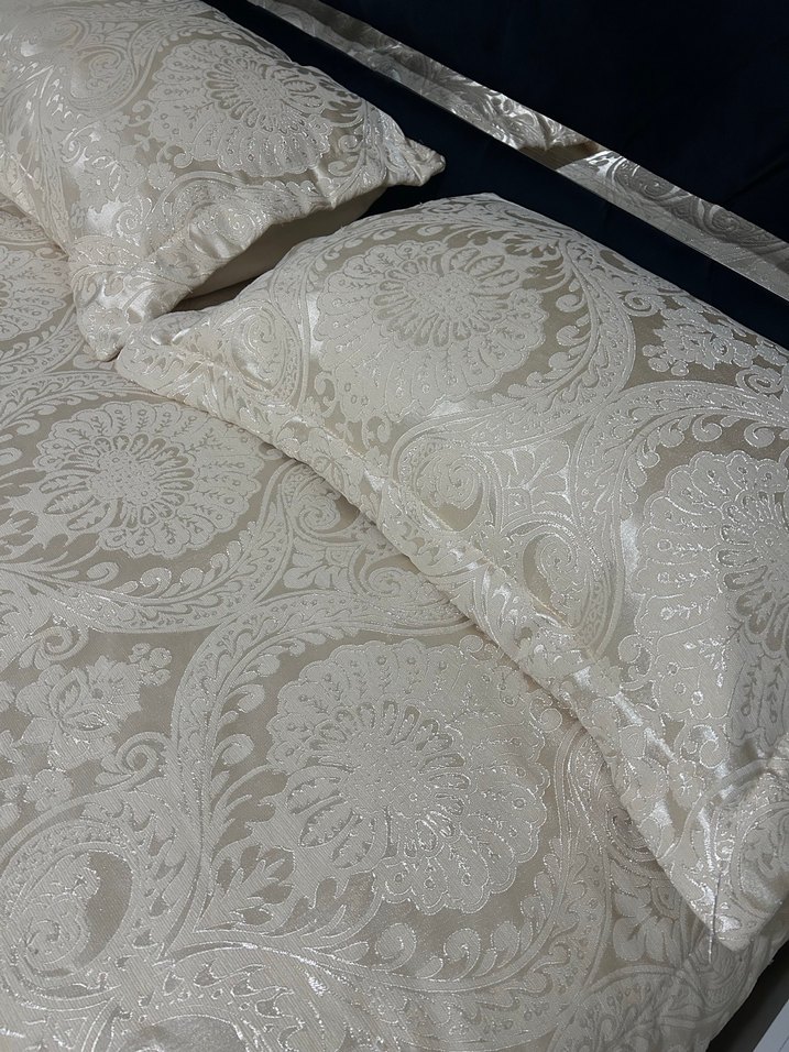 Elart İşlemeli Parlak Bej Yatak Örtüsü - Görsel 2