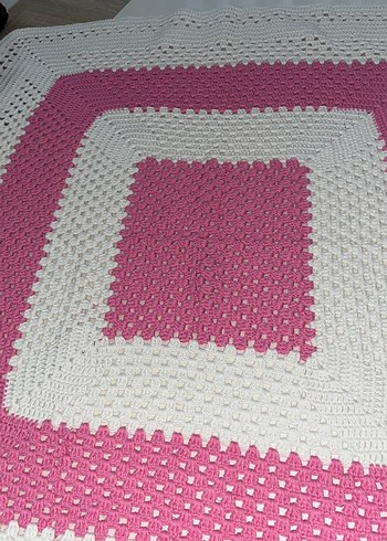 Pembe ve beyaz el örgüsü battaniye - Görsel 3