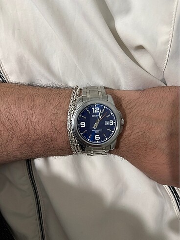 Casio metal 50 m su geçirmez içi mavi çok şık ve kullanışlı ürün