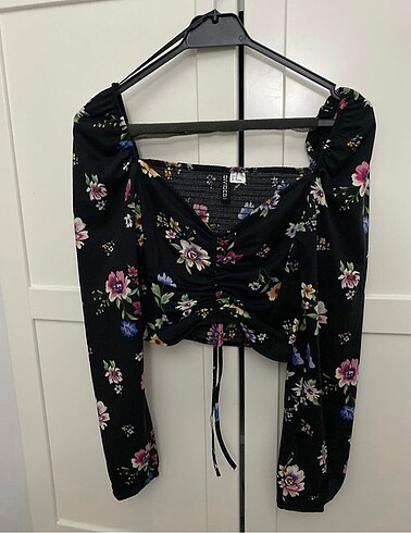 H&m büzgülü çiçekli üst