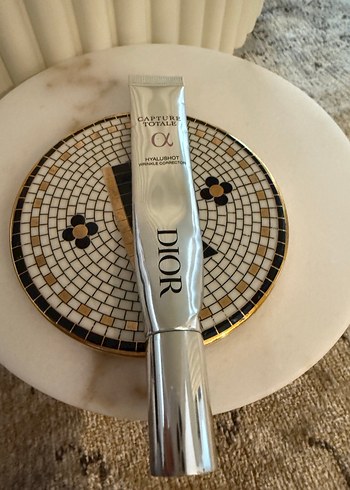 Dior Capture Totale Hyalushot göz kremi - Görsel 2