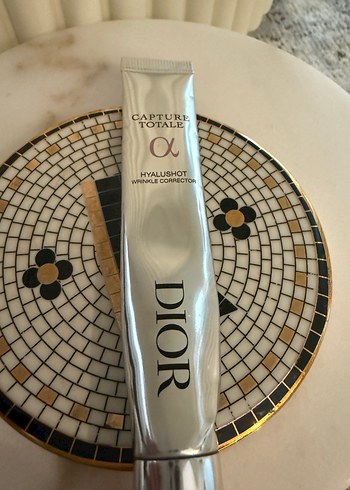 Dior Capture Totale Hyalushot göz kremi - Görsel 4