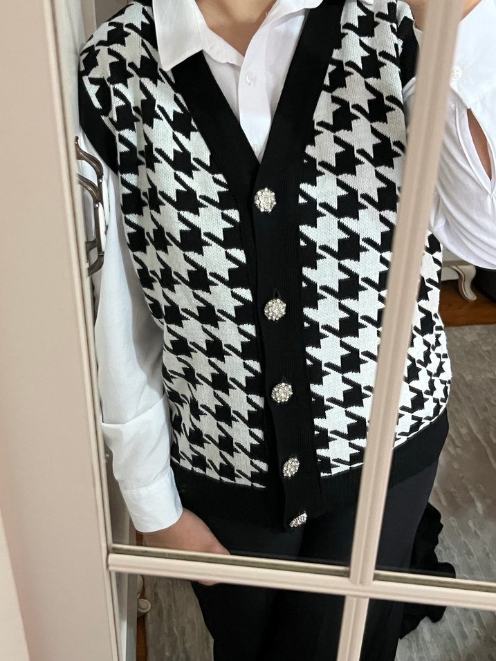 Taş düğmeli  süveter hırka Siyah-Beyaz Kazayağı Desenli T - Görsel 2