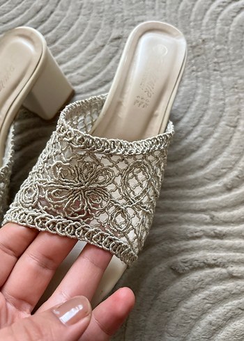 Kadın Gri Nakışlı Örgü Topuklu Terlik - Görsel 2