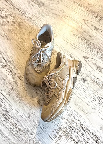 Ozweego Adidas Bej Bağcıklı Kadın Spor Ayakkabı