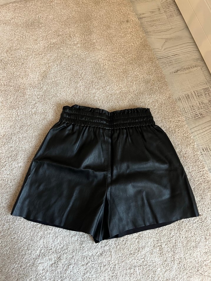 Siyah Deri Mini Şort - Görsel 3