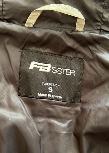 Siyah Kapüşonlu Kadın Kışlık Mont - Görsel 2