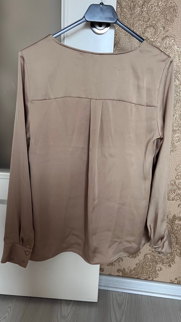 Bej V Yaka Uzun Kollu Kadın Gömlek - Görsel 2