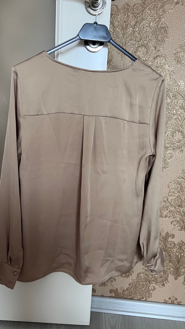 Bej V Yaka Uzun Kollu Kadın Gömlek - Görsel 5