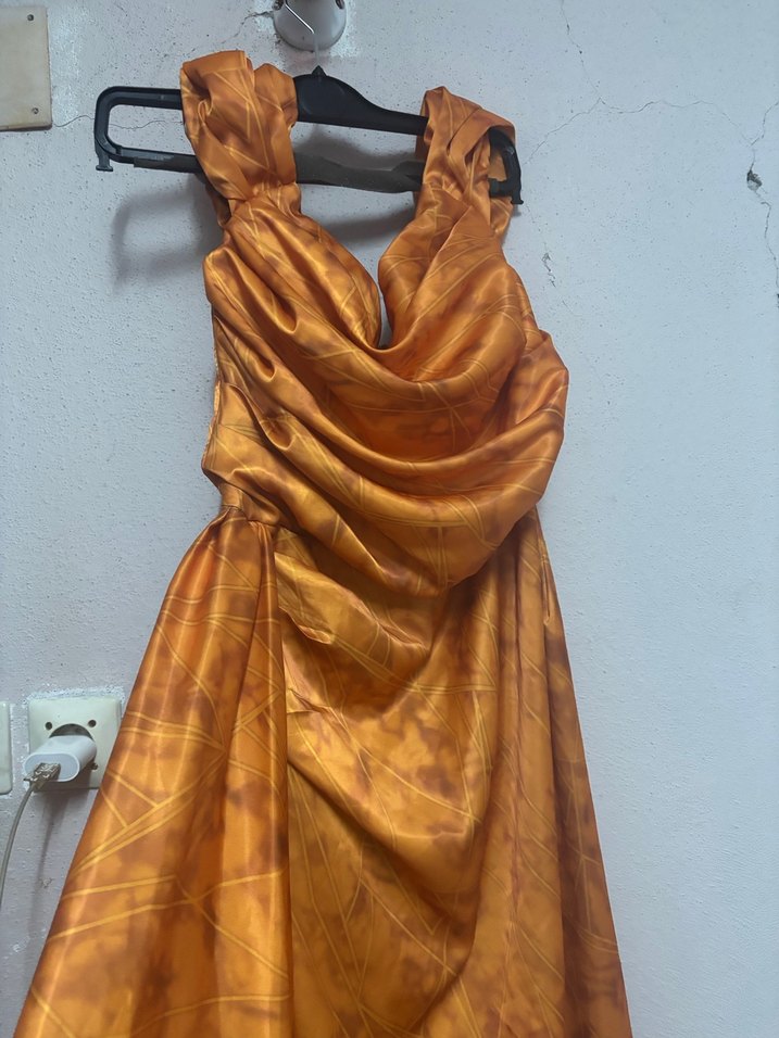 Drapeli Straplez Parlak Altın Uzun Abiye Elbise - Görsel 3