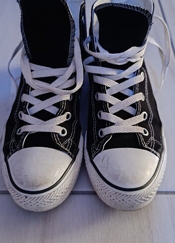 Converse spor ayakkabı, orjinal değildir 