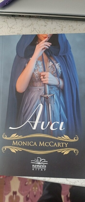 Avcı - Monıca McCarty 