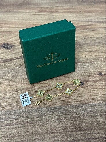 Van Cleef & Arpels Gold Bileklik