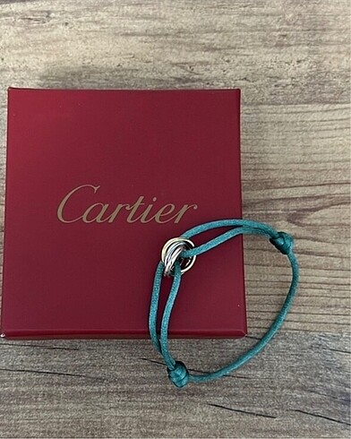  Beden Cartier Trinity İp Bileklik