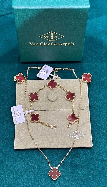 Van Cleef & Arpels Bordo Takı Seti