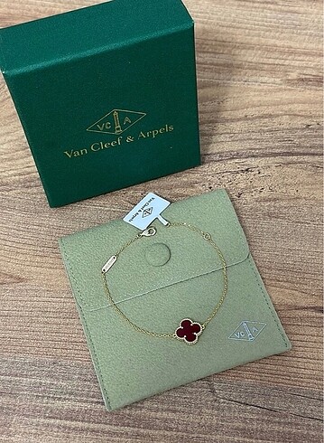 Van Cleef & Arpels Tek Yoncalı Bileklik