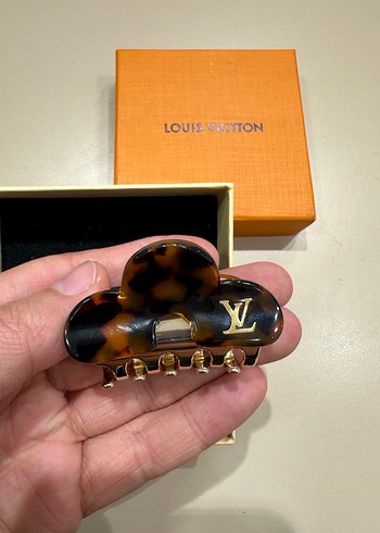 Louis Vuitton Altın Tokalı Leopar Saç Tokası - Görsel 7