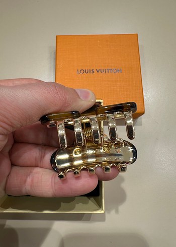 Louis Vuitton Altın Tokalı Leopar Saç Tokası - Görsel 3