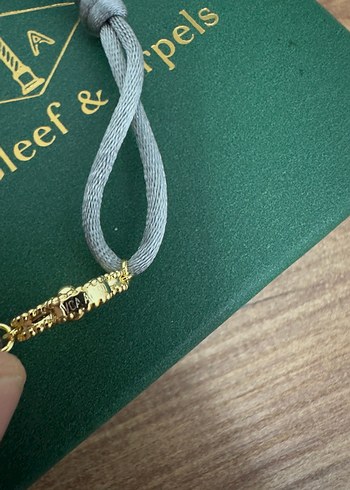 Beden Van Cleef & Arpels Tek Yoncalı İp Bileklik