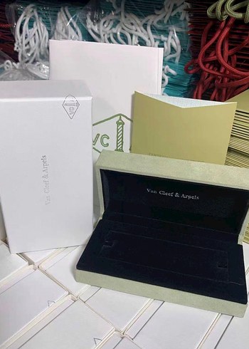 Diğer Van Cleef Arpels Kutu Seti