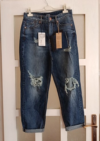 Kadın Lacivert Rahat Kesim Yırtık Denim Pantolon