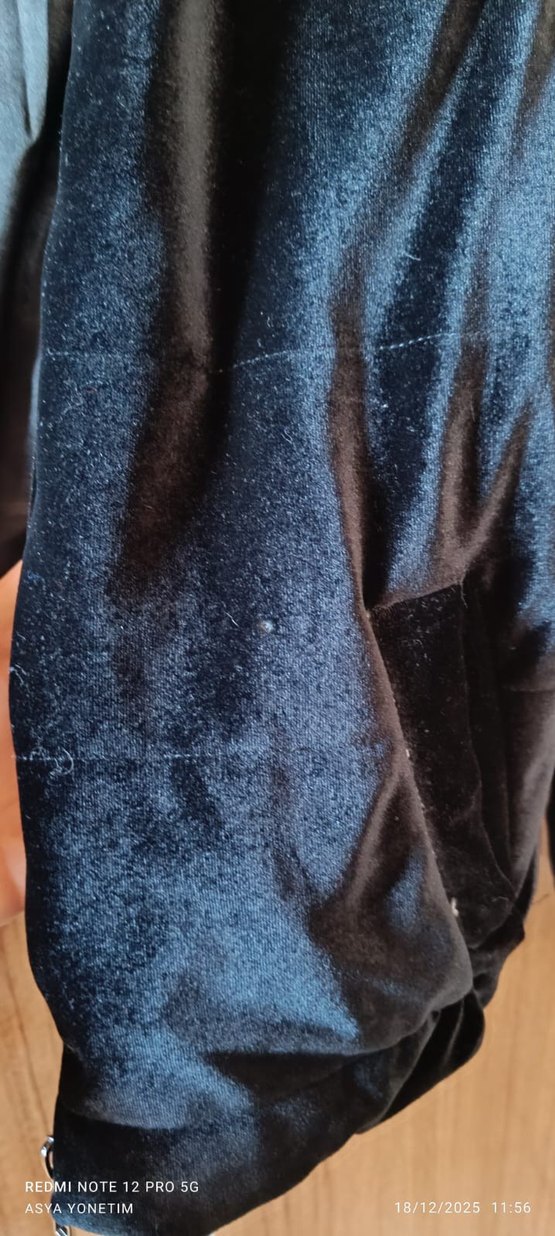 Siyah Kadın Kısa Fermuarlı Polar Ceket - Görsel 4