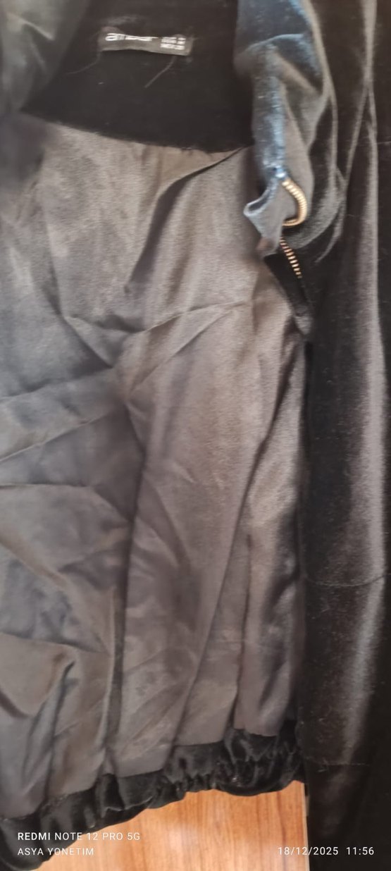 Siyah Kadın Kısa Fermuarlı Polar Ceket - Görsel 3