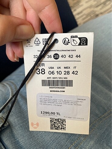 38 Beden mavi Renk Bershka flare jean