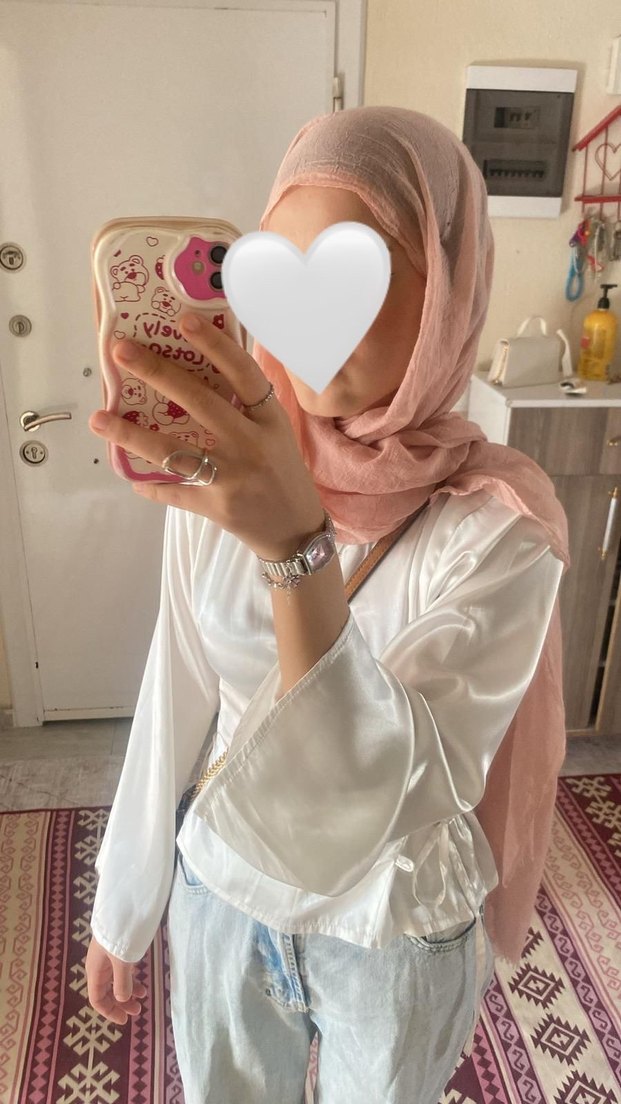 Beyaz V Yaka Uzun Kollu Saten Bluz - Görsel 3